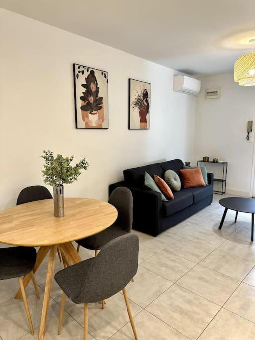 Le Nid Douillet Apartment นีมส์ ภายนอก รูปภาพ
