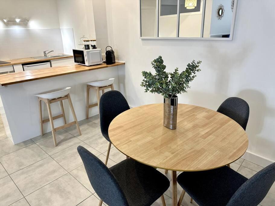 Le Nid Douillet Apartment นีมส์ ภายนอก รูปภาพ