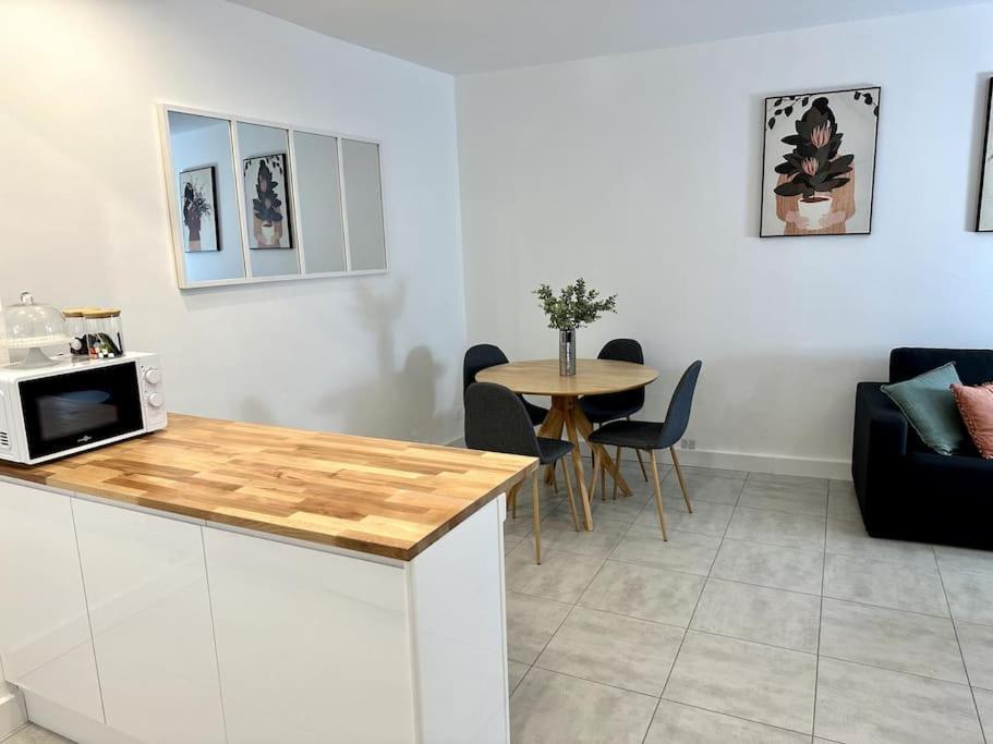 Le Nid Douillet Apartment นีมส์ ภายนอก รูปภาพ