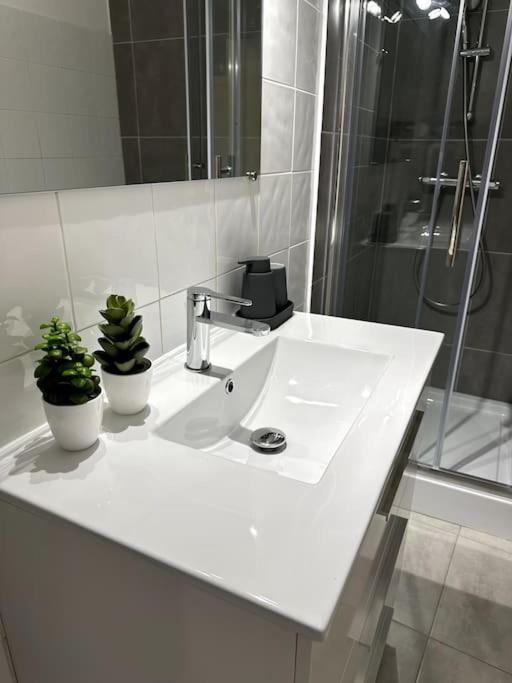 Le Nid Douillet Apartment นีมส์ ภายนอก รูปภาพ