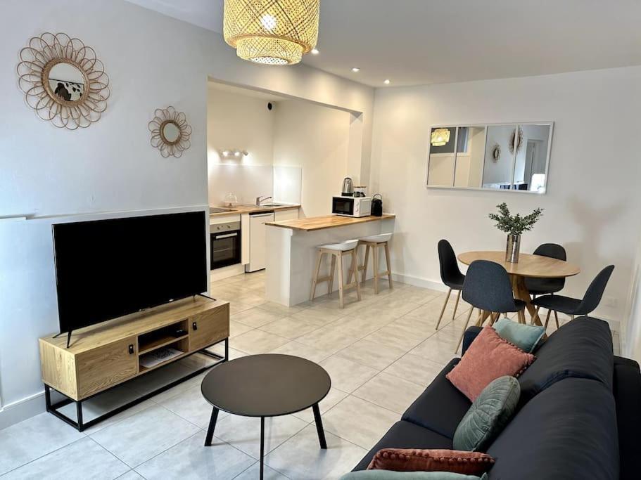 Le Nid Douillet Apartment นีมส์ ภายนอก รูปภาพ