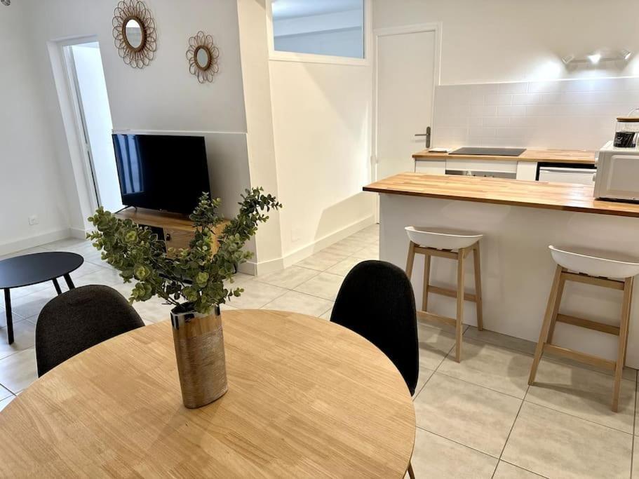 Le Nid Douillet Apartment นีมส์ ภายนอก รูปภาพ