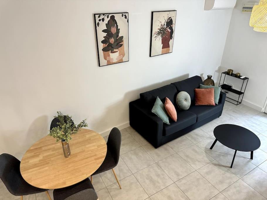 Le Nid Douillet Apartment นีมส์ ภายนอก รูปภาพ